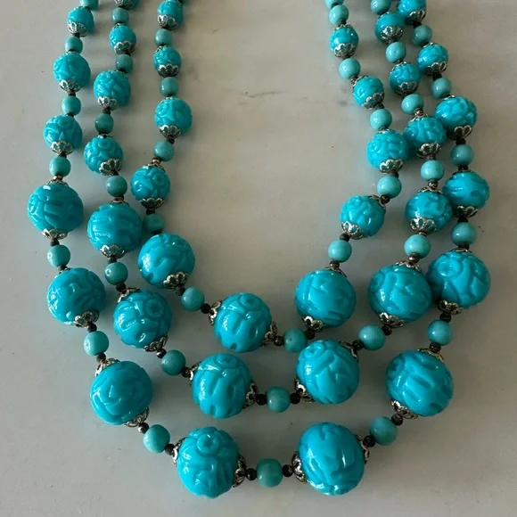 Vintage intricately beaded Necklace - Picture 1 of 5